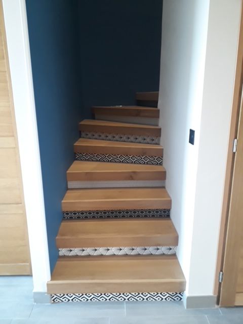 Escalier avec marches à motifs