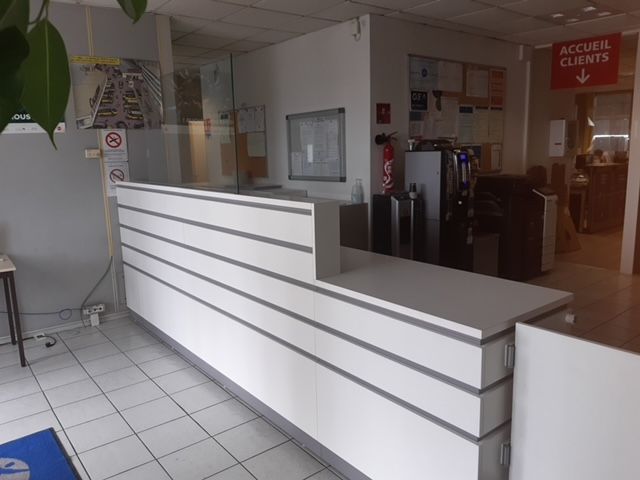 Comptoir blanc et gris