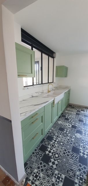 Cuisine verte et en marbre