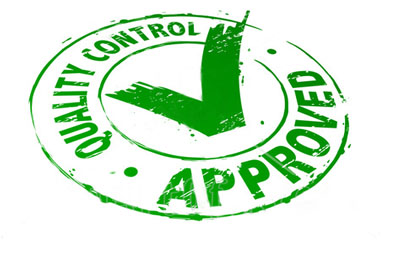 Un sello verde que dice control de calidad aprobado