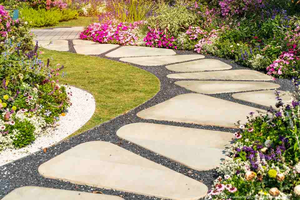 Weg der von der HA-WO Garten-u. Landschaftsbau GmbH gestaltet wurde