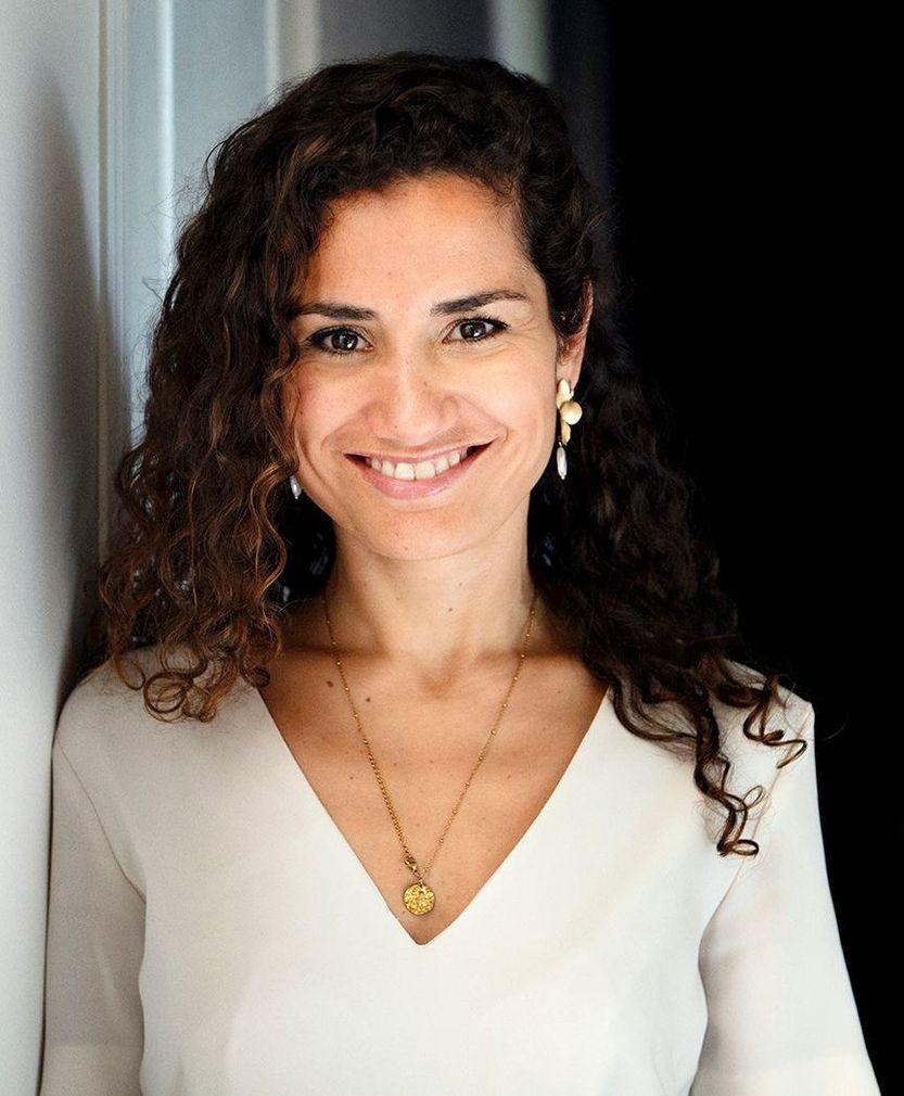 Portrait de Me Nelly Smail souriante