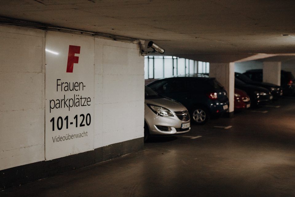 günstig parken Düsseldorf Parkhaus Autoservice K & M Jecht