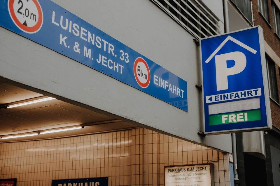 günstig parken Düsseldorf Parkhaus Autoservice K & M Jecht