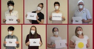 Frau mit Tapes an der Schulter