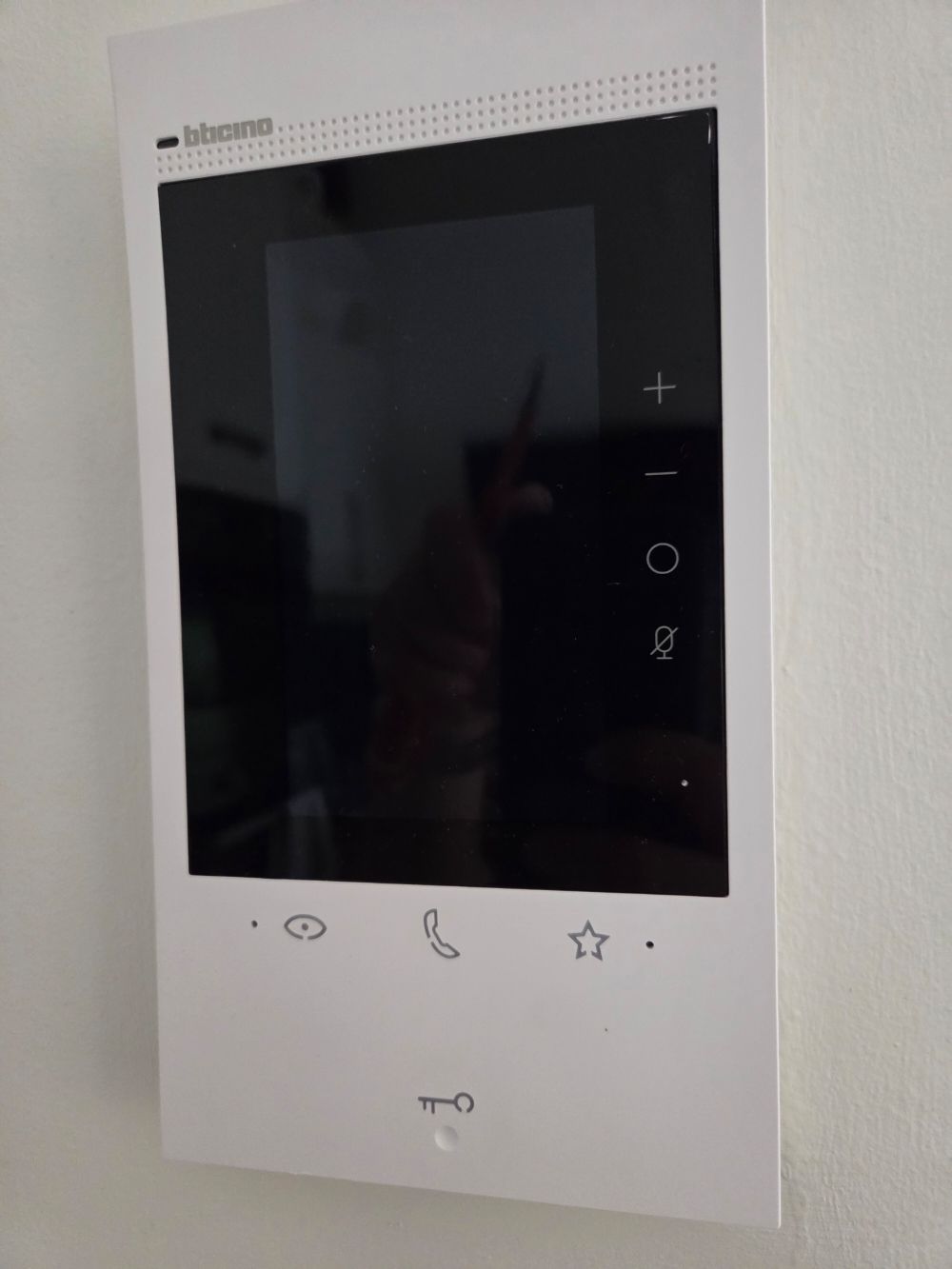 Un interphone de marque bbomo