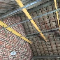 Des travaux dans une maison ancienne.