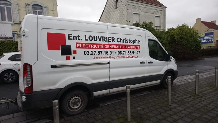 Le camion de l'entreprise Ent. Louvrier Christophe.