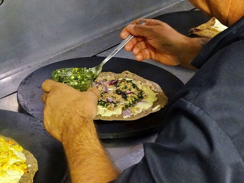 Préparation de crêpes salées