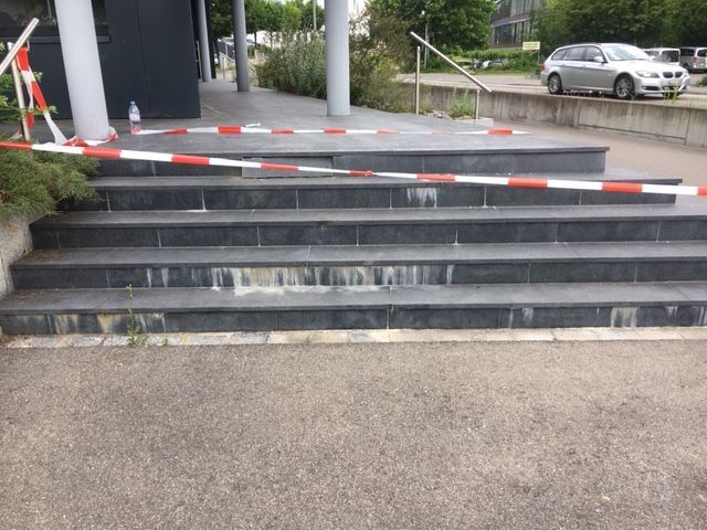 Aussentreppe in Natursteinalt - Walter Maag Plattenbeläge & Ofenbau in Höri