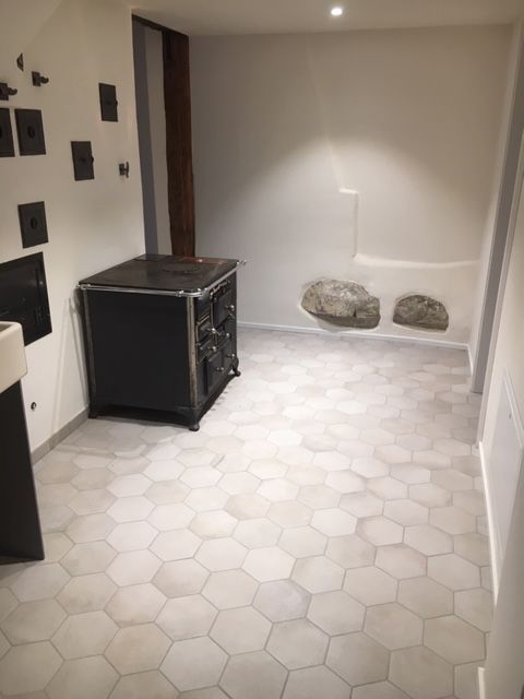 Bad WC Sanierung - Walter Maag Plattenbeläge & Ofenbau in Höri