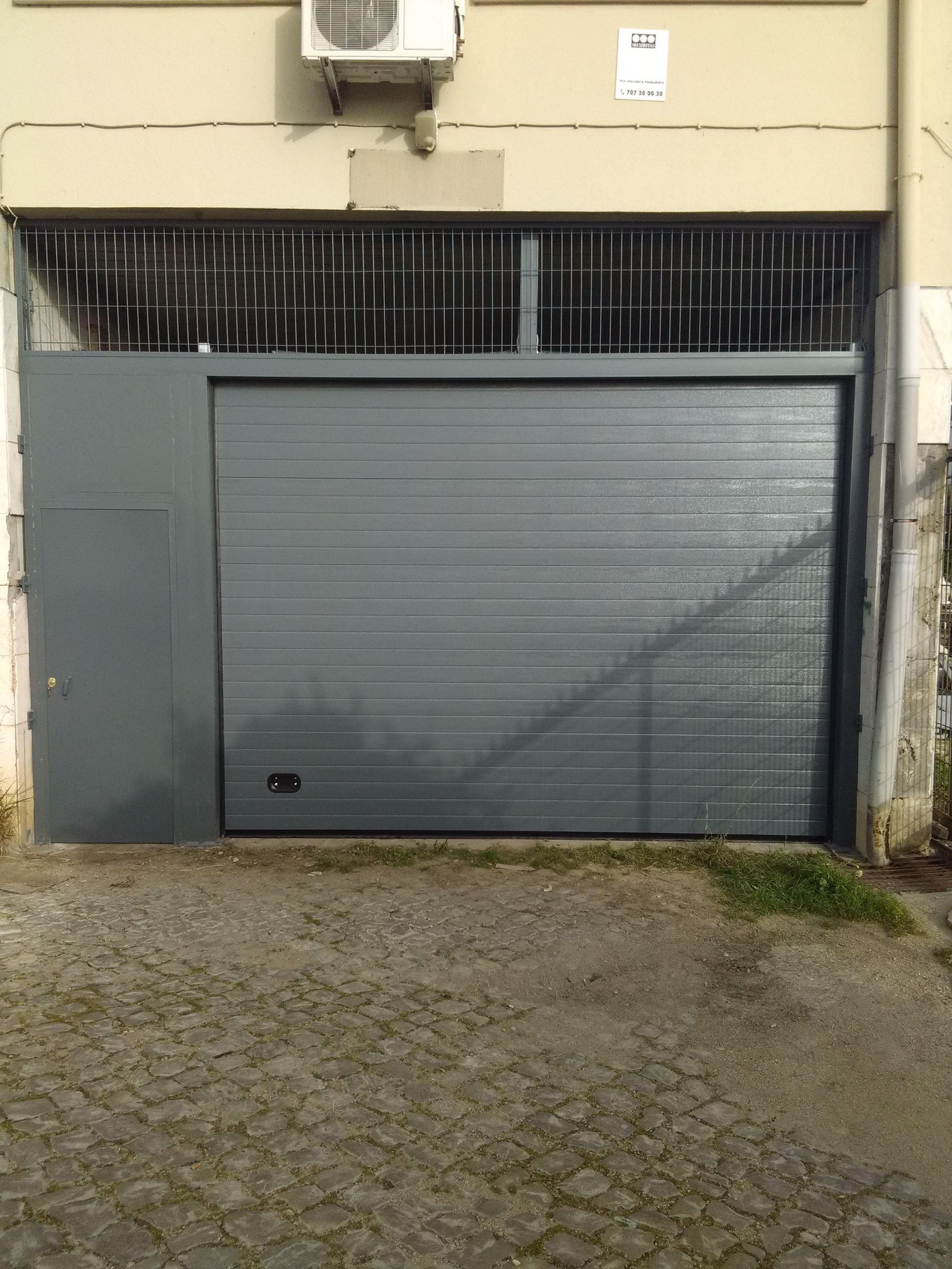 N.Portas - Comercialização, manutenção e assistência técnica de portas automáticas, portões seccionados e automatismos.