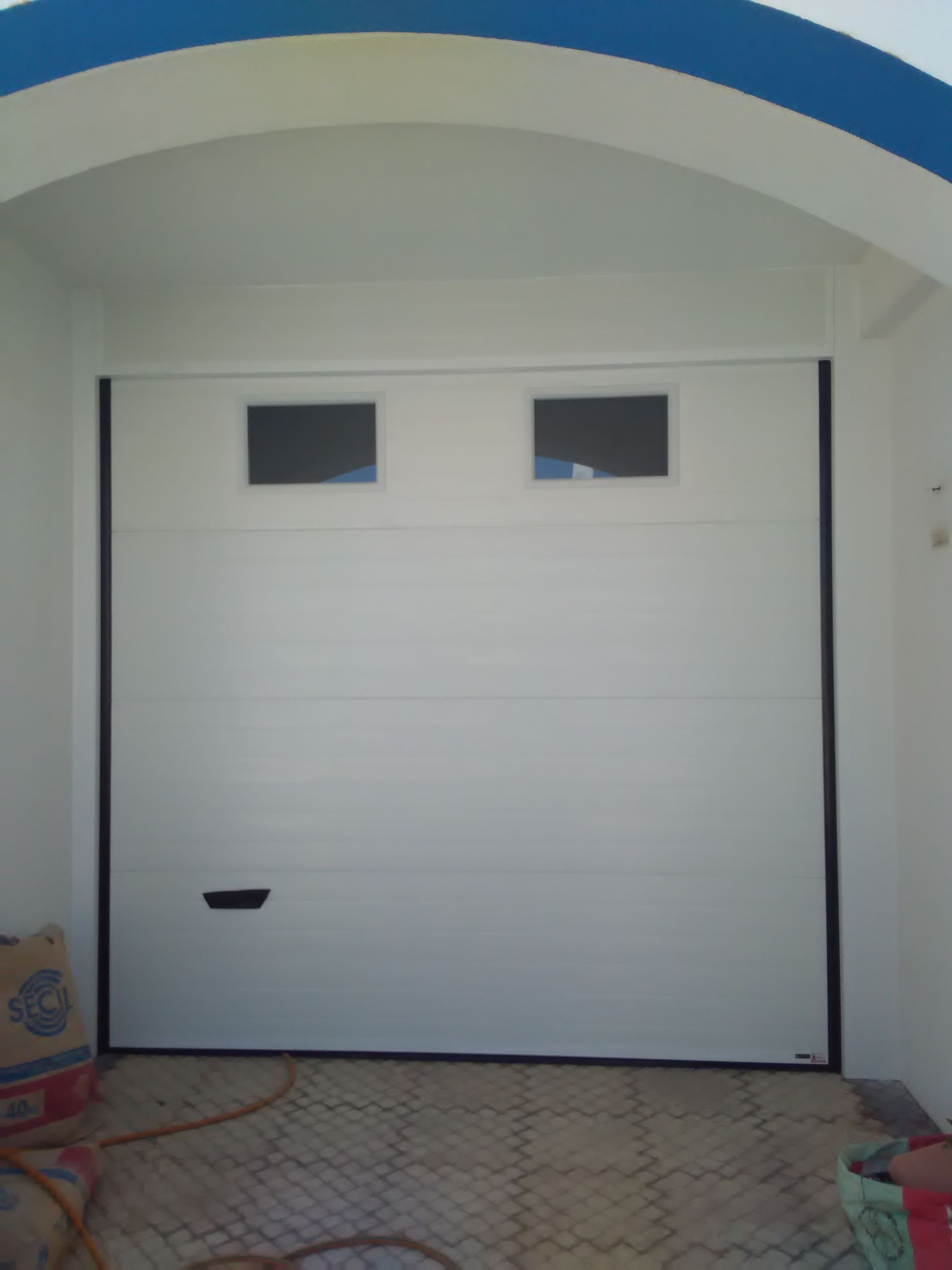 N.Portas - Comercialização, manutenção e assistência técnica de portas automáticas, portões seccionados e automatismos.