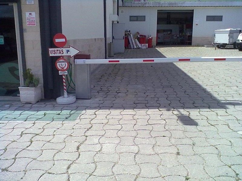 Comercialização, manutenção e assistência técnica de portas automáticas, portões seccionados e automatismos.