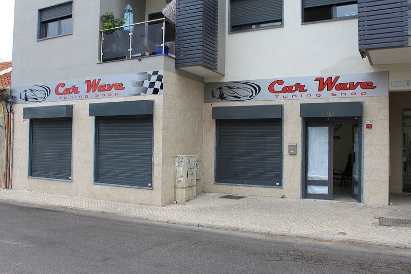 N.Portas - Comercialização, manutenção e assistência técnica de portas automáticas, portões seccionados e automatismos.