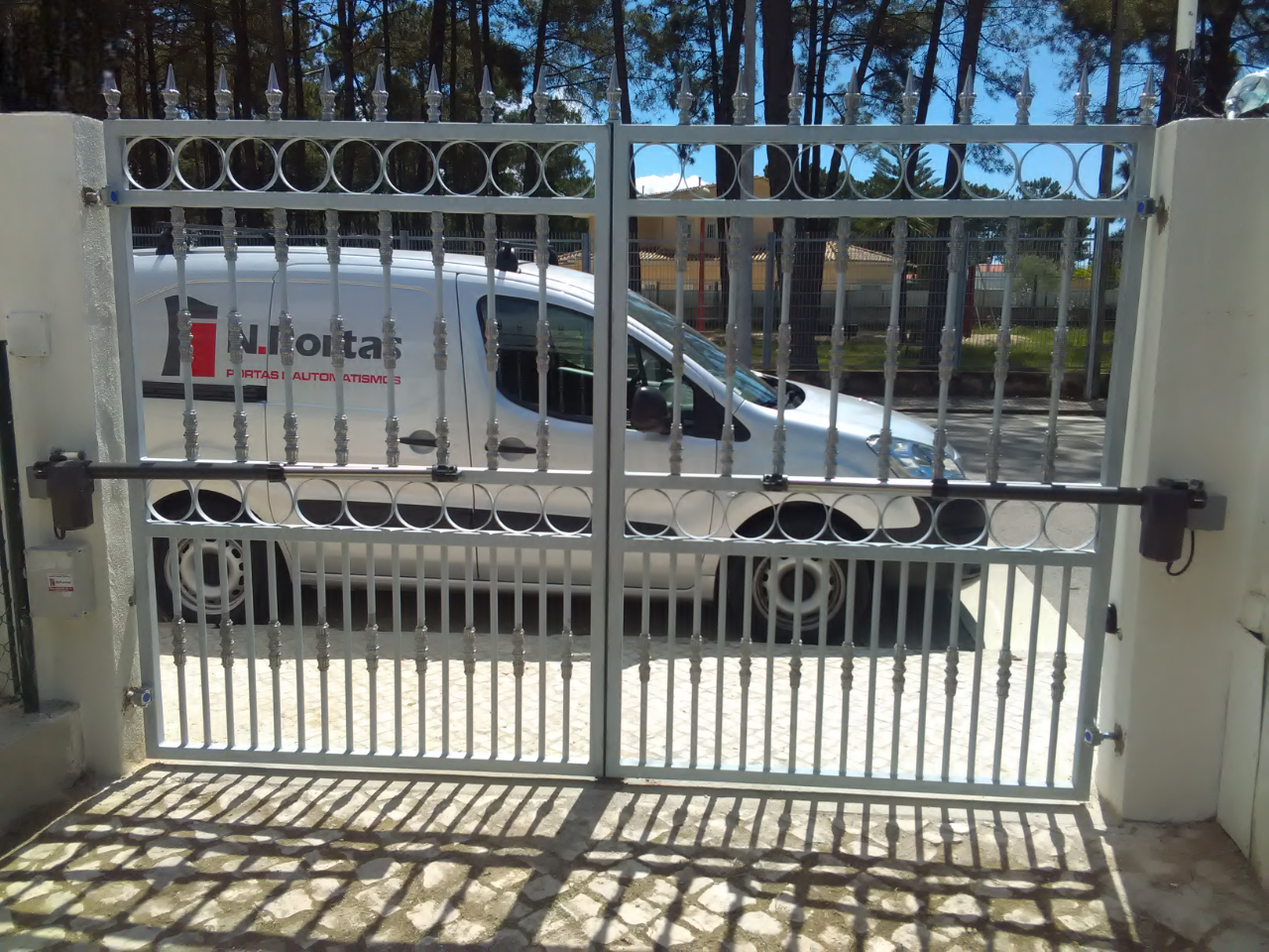 N.Portas - Comercialização, manutenção e assistência técnica de portas automáticas, portões seccionados e automatismos.