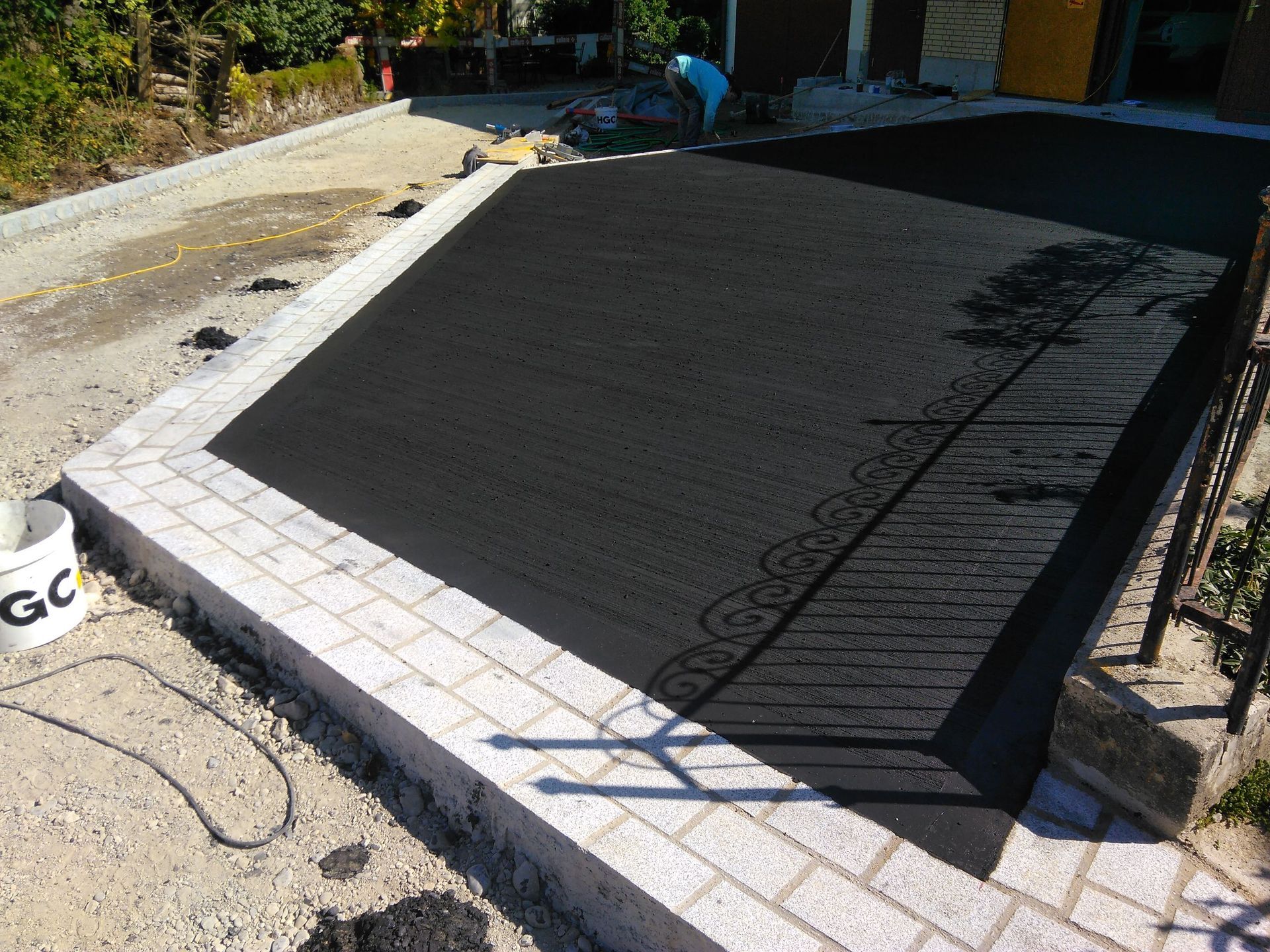 Betonarbeiten Monobeton eingefärbt mit Besenstrich - Thalheim a. d. Thur - Gysi Bau GmbH