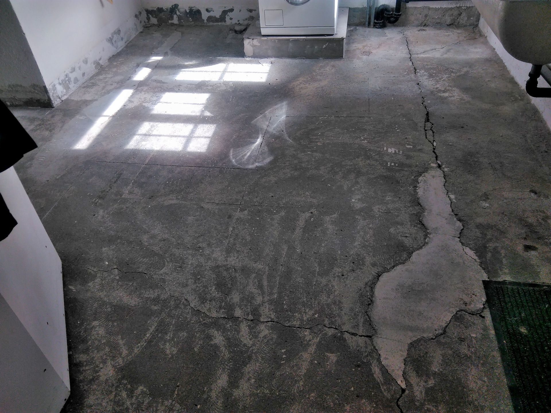 Sanierung / Aufwertung Betonboden Waschküche / Keller - Thalheim - Gysi Bau GmbH
