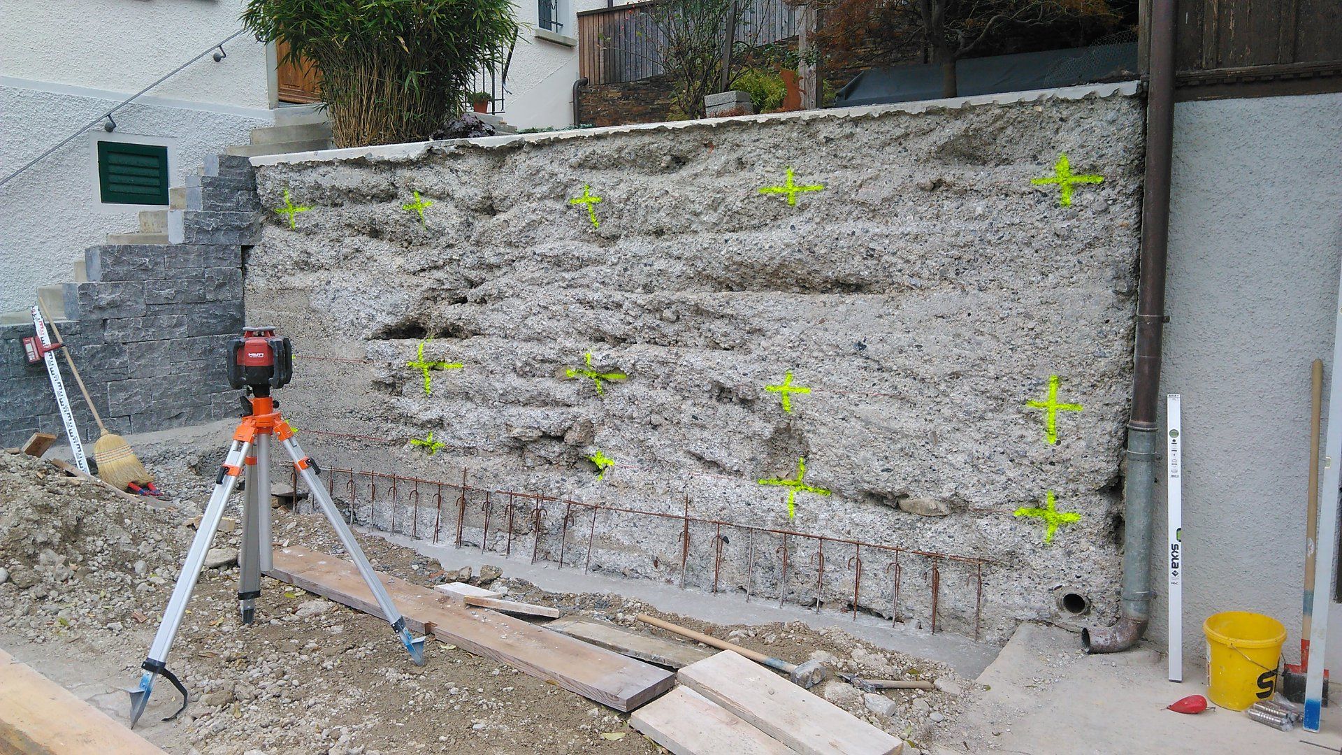 Sanierung alter Stampfbetonwand - Ossingen - Gysi Bau GmbH