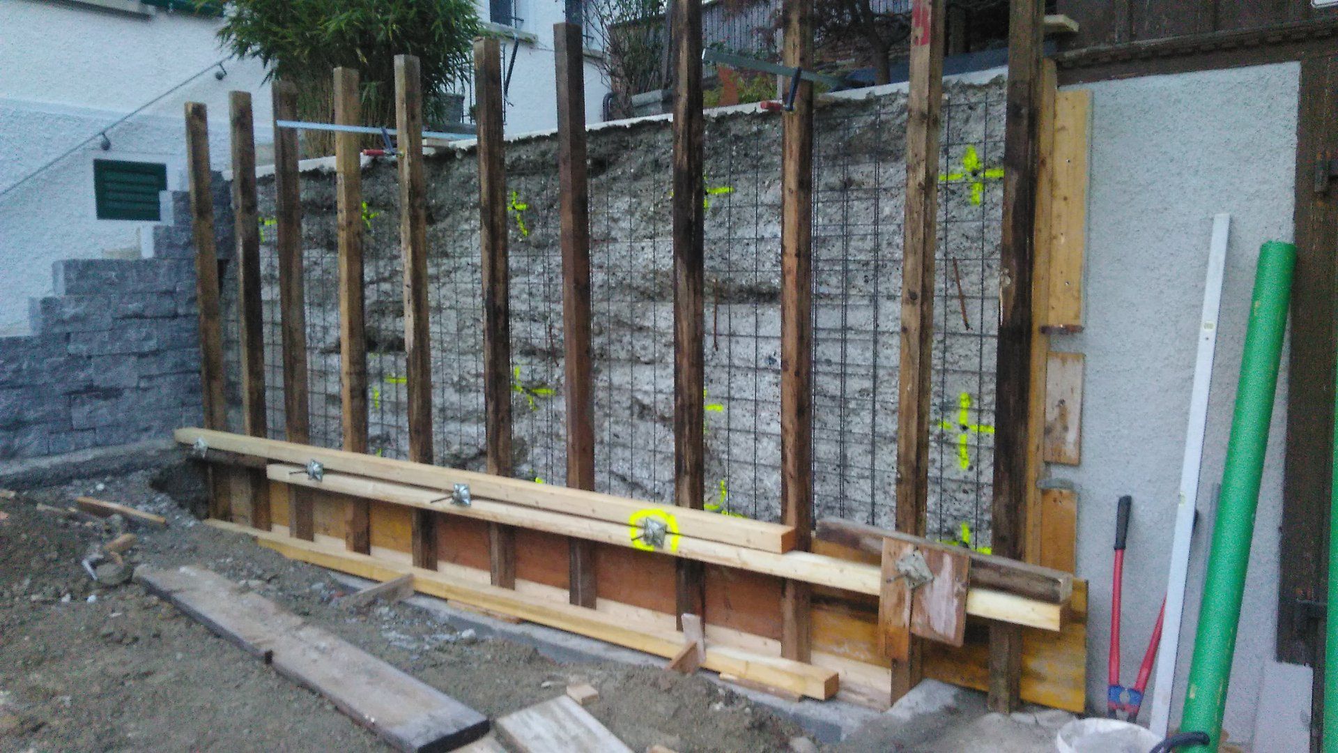 Sanierung alter Stampfbetonwand- Ossingen - Gysi Bau GmbH