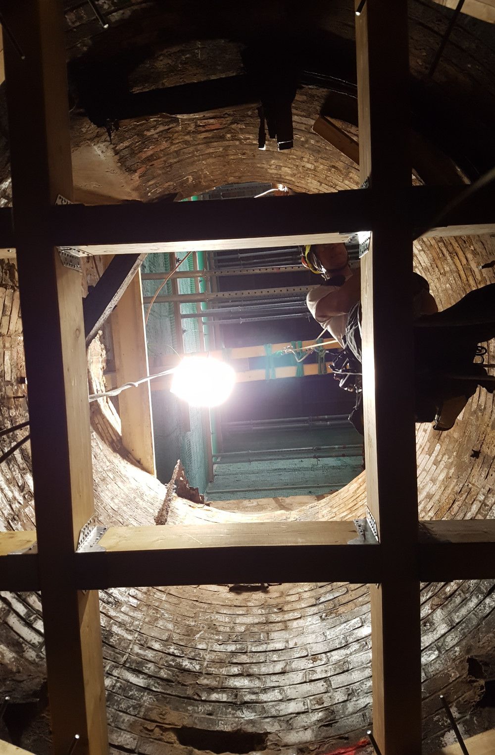 Platzhaltergrafik einer Berglandschaft in einem Kasten auf grauem Hintergrund.