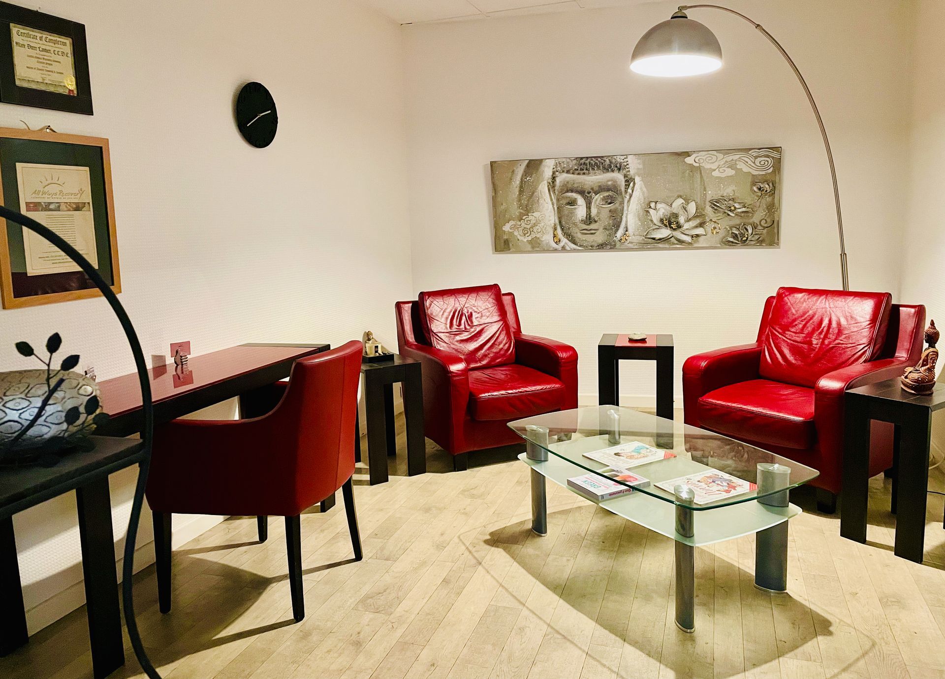 Salon d'accueil rouge