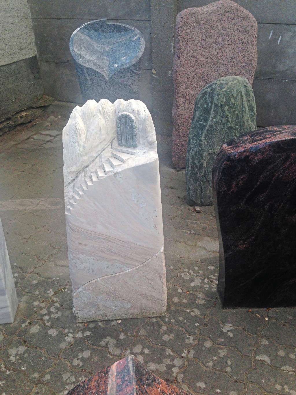 Grabstein mit besonderer Form