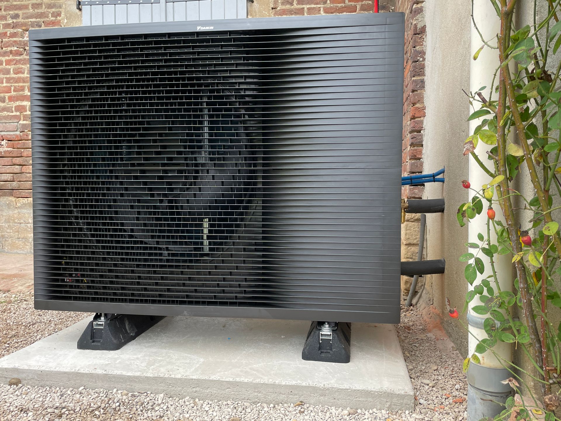 Un bloc extérieur de pompe à chaleur