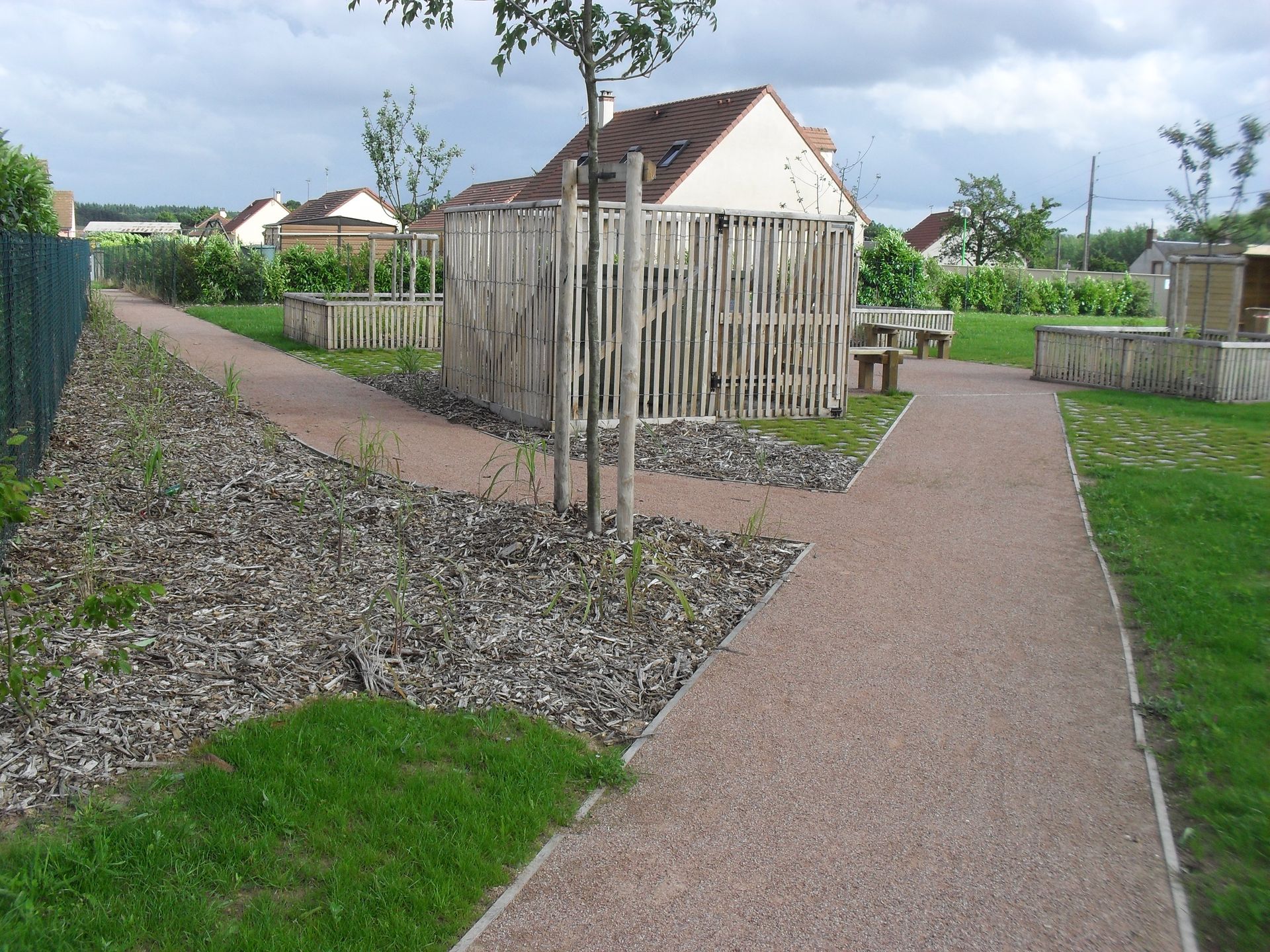 Allée avec croisement