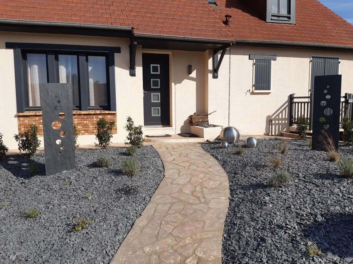 Allée de maison en pierres