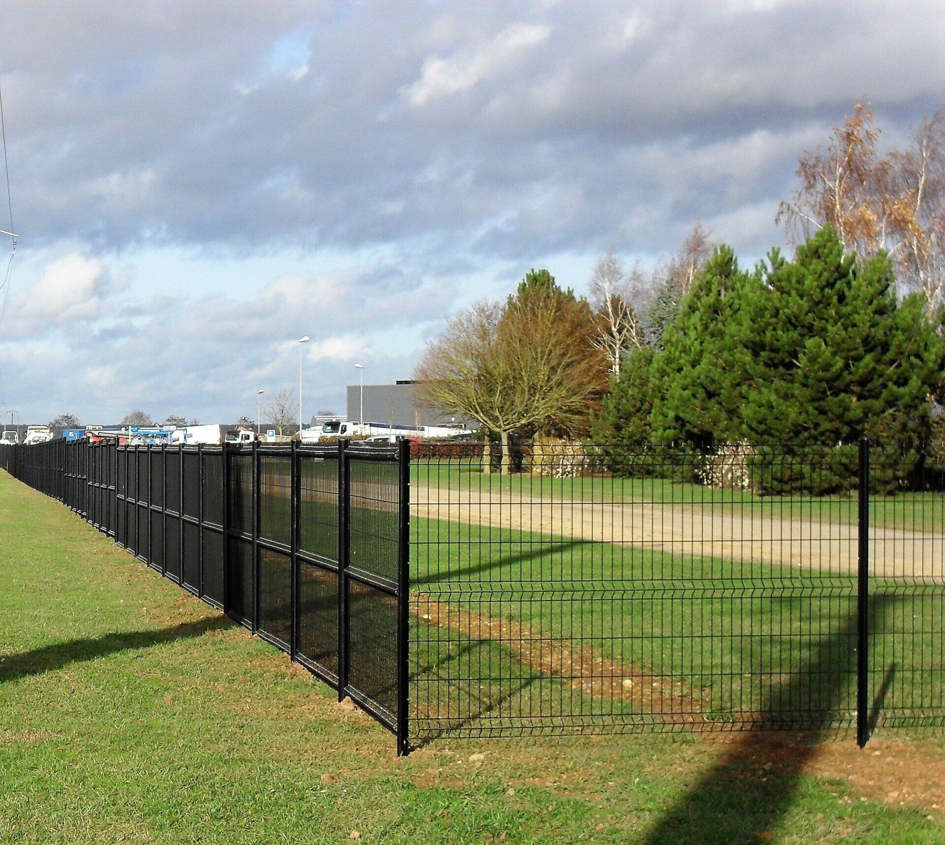 Pose de clôture grillagée