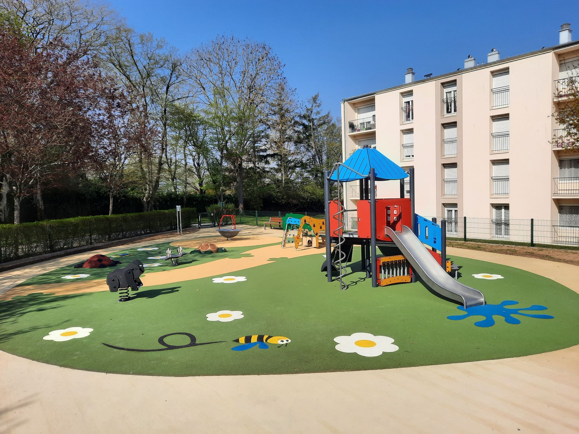 Aire de jeux au quartier Saint-Thibaut à la Loupe