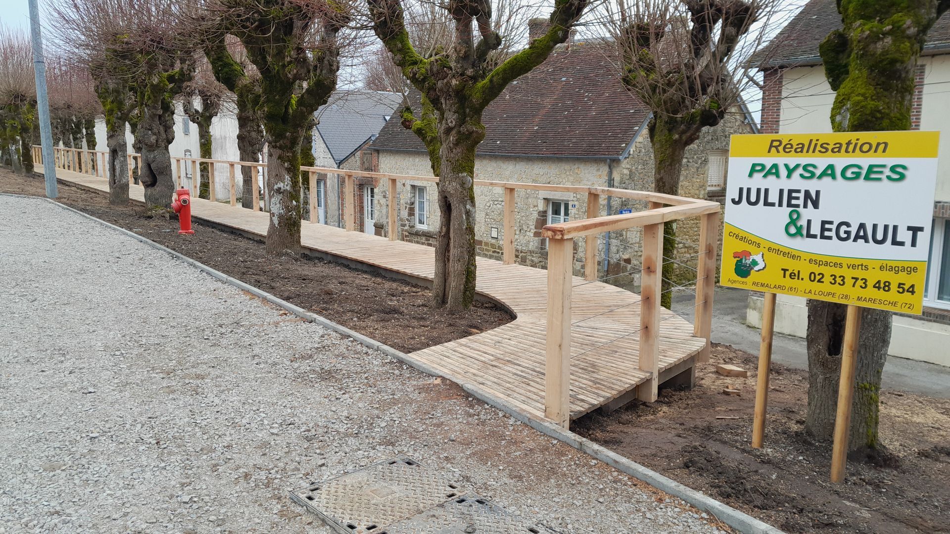 Petit ponton passerelle en bois