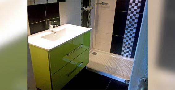 Salle de bains meuble vert anis à Nostang
