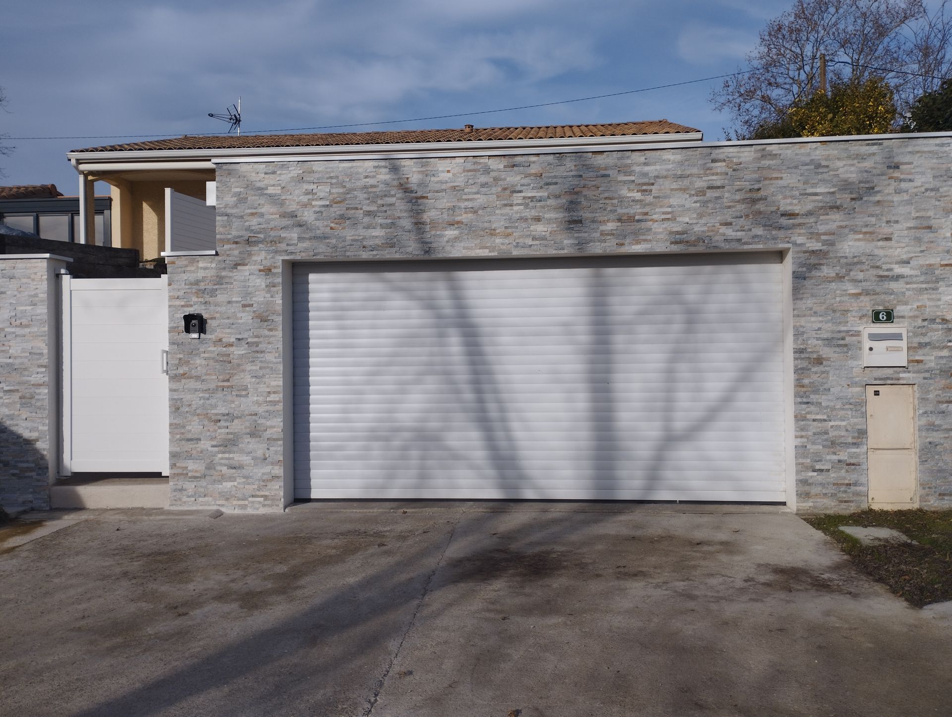 Porte de garage blanche