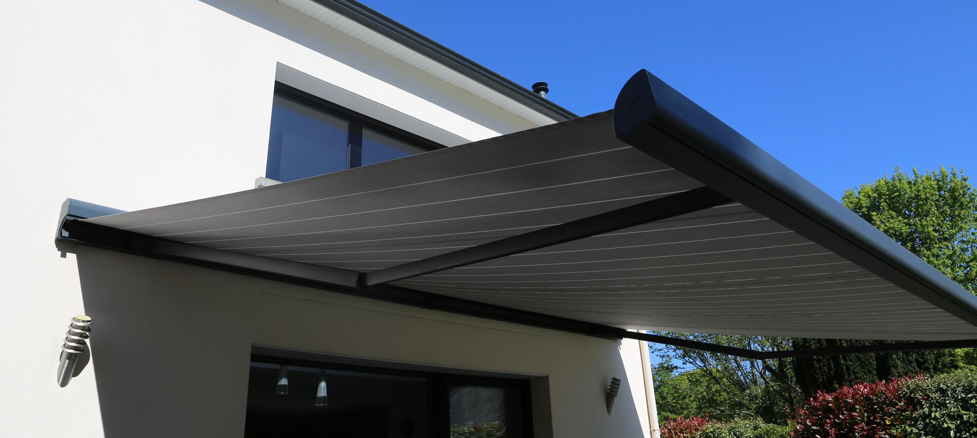 Store banne en tissu gris