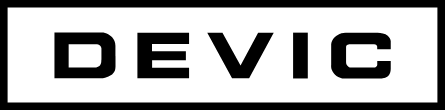 Rectangle blanc avec le mot DEVIC en lettres noires grasses.