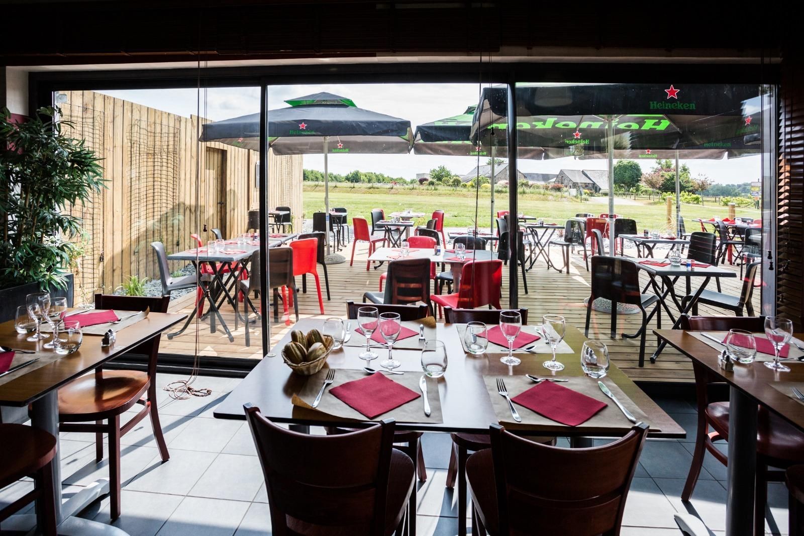 Vue de l'intérieur de la salle de restauration