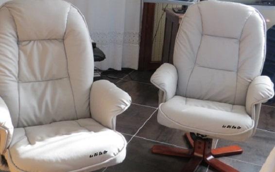 Fauteuils de bureau en simili cuir vendu à l'Atelier Le Dé En Or.