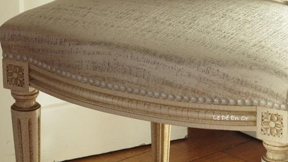 Chaise Louis XVI craquelée tissus Casamance par Le Dé En Or.