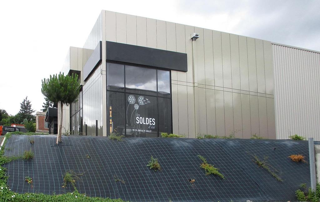 Publicité sur un magasin Outlet