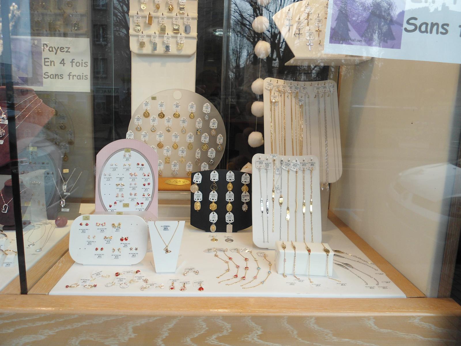 Vtrine boucles d'oreilles or et pierres précieuse, fines, oxydes