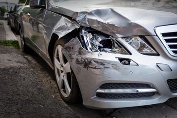 Verbeultes Auto