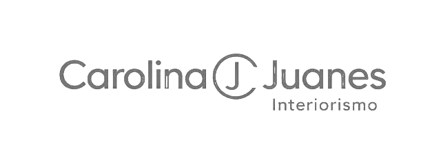 Logotipo de Carolina Juanes en texto negro y gris sobre fondo blanco