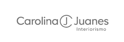 Logotipo de Carolina Juanes en texto negro y gris sobre fondo blanco