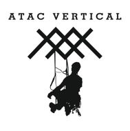Logotipo vertical de ATAC con la silueta de un escalador negro debajo de un símbolo geométrico de una montaña