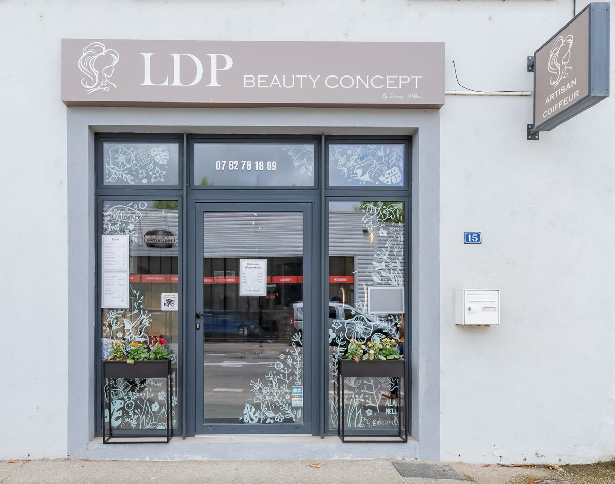 La devanture du salon de coiffure LDP Beauty Concept.