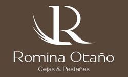 Logotipo de Romina Ota&ntilde;o sobre fondo marr&oacute;n con una &ldquo;R&rdquo; estilizada en blanco y el texto &ldquo;Cejas & Pesta&ntilde;as&rdquo;.