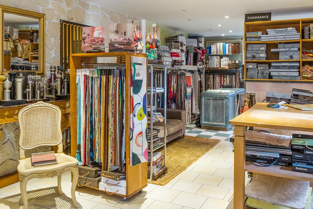 Un grand choix de tissus et tapisserie