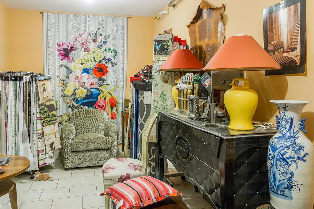 Antiquités dans le showroom de Tours